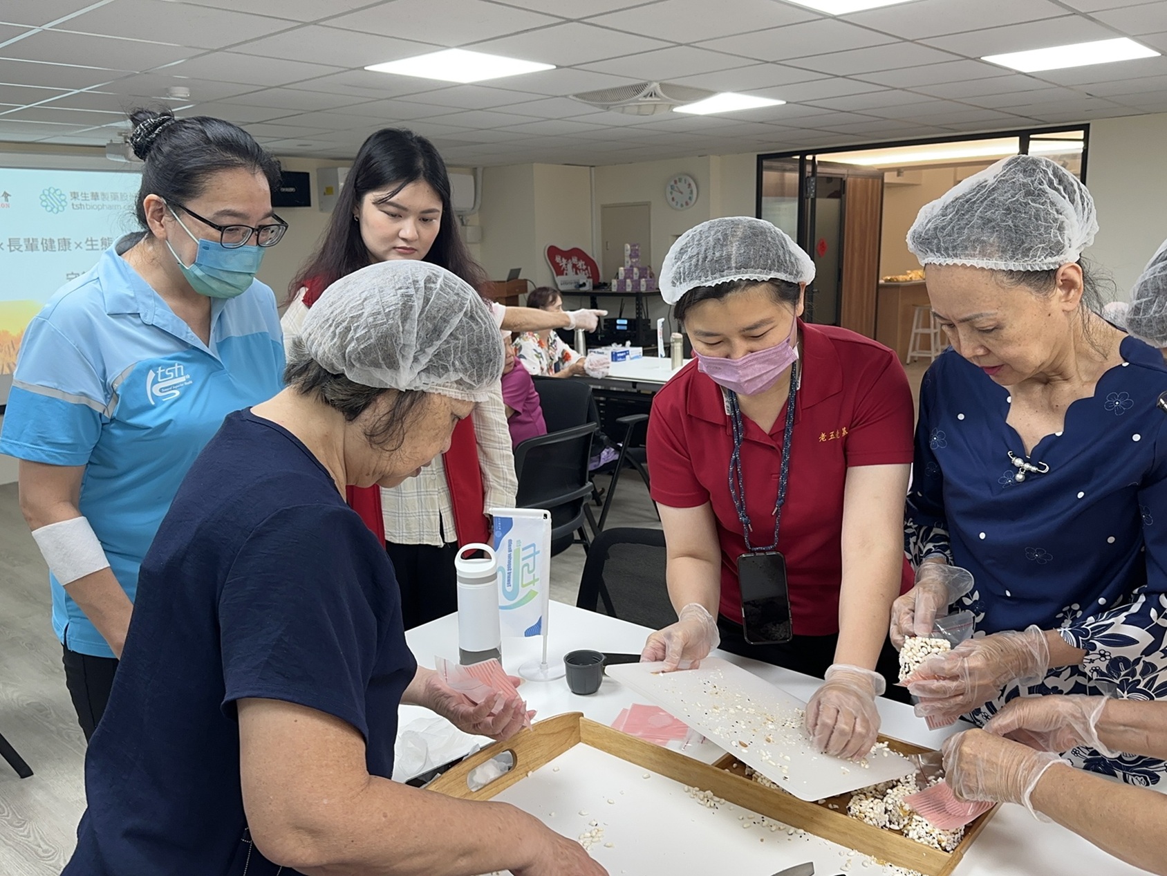 東生華製藥ESG永續發展,老五老基金會,台中總會,石虎米皂,石虎米米香餅,DIY